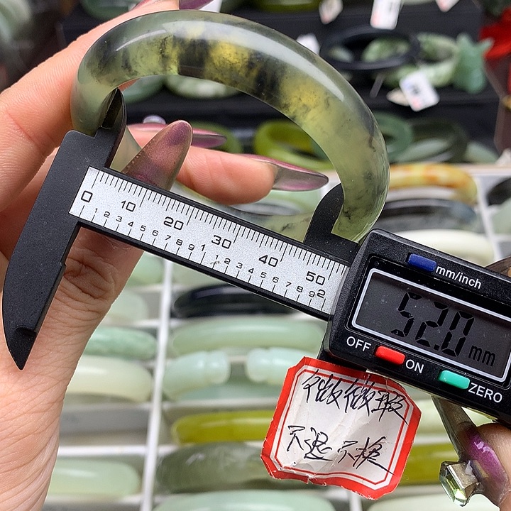 蛇纹石玉手镯未镶嵌684
