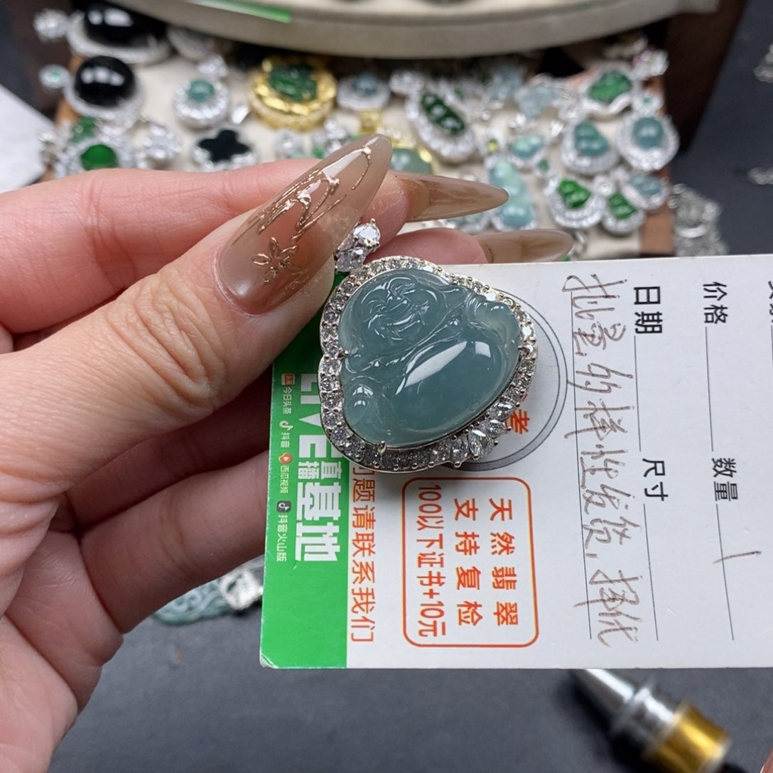 翡翠颈饰未镶嵌翡翠