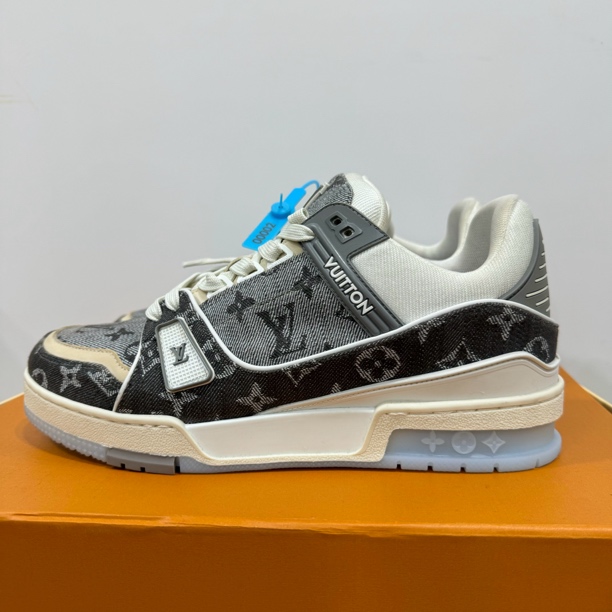 95新 LouisVuitton/路易威登 41码 trainer 黑灰牛仔 时尚板鞋