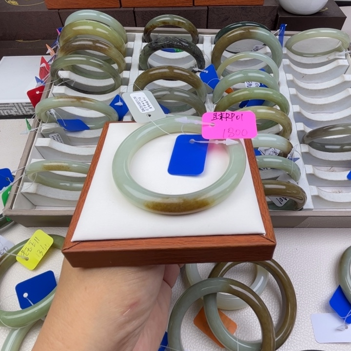 未镶嵌手镯和田玉七月