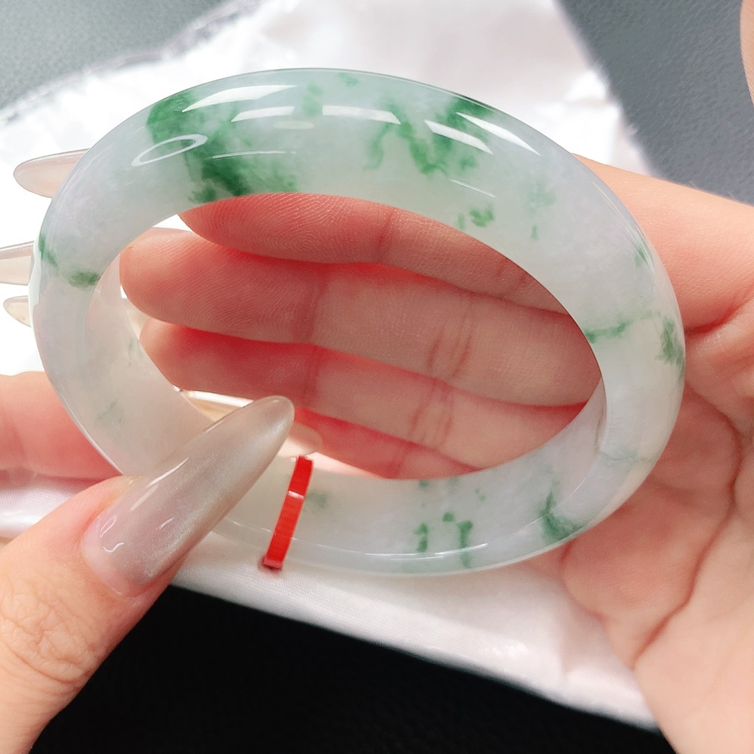 翡翠手镯未镶嵌58圈