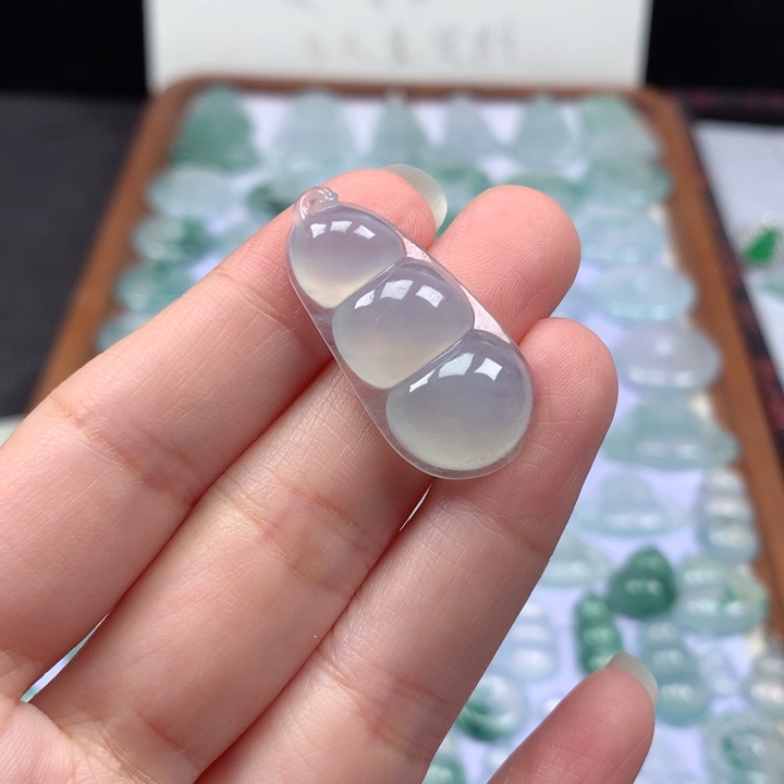 颈饰未镶嵌翡翠冰种福豆