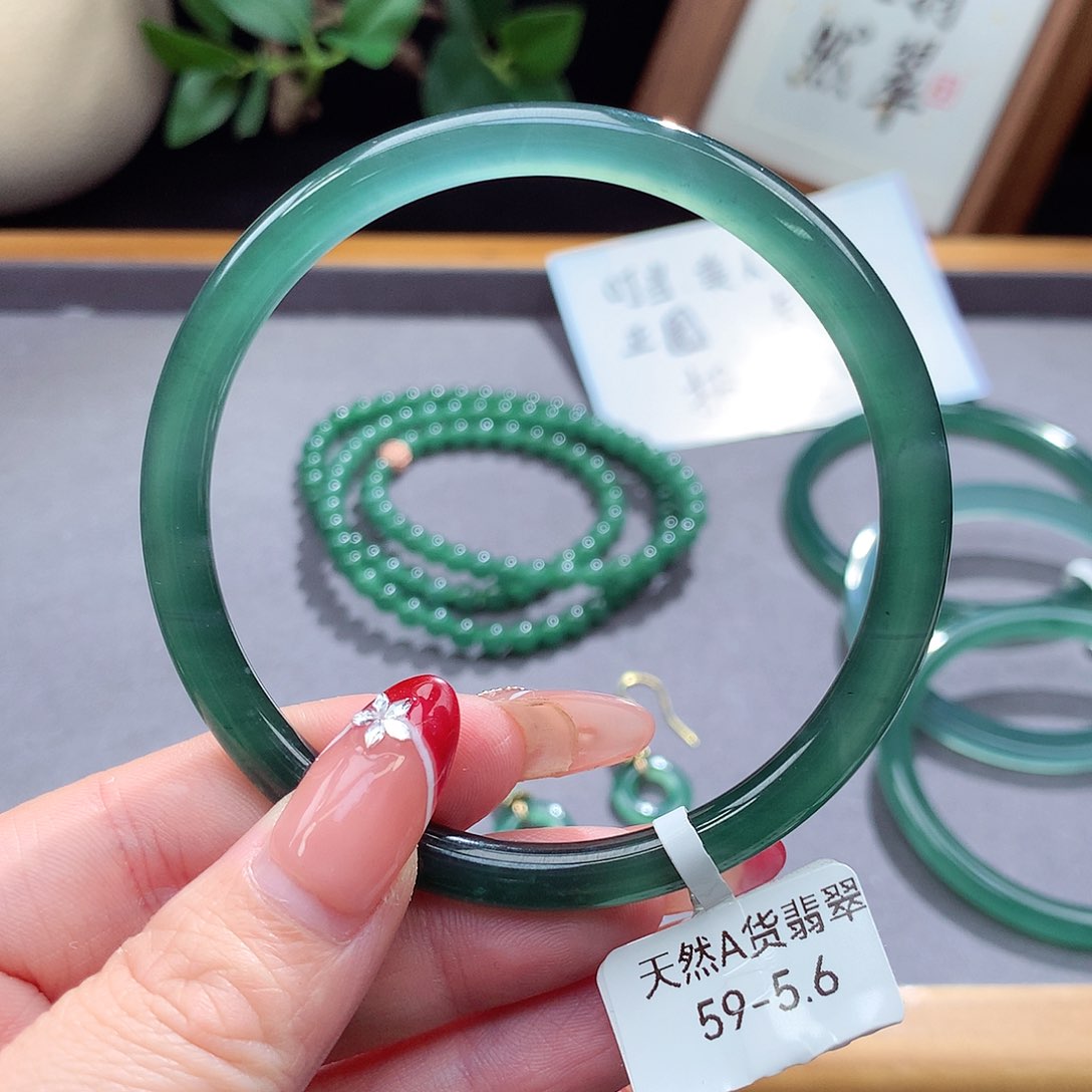 翡翠手镯（圆镯）未镶嵌