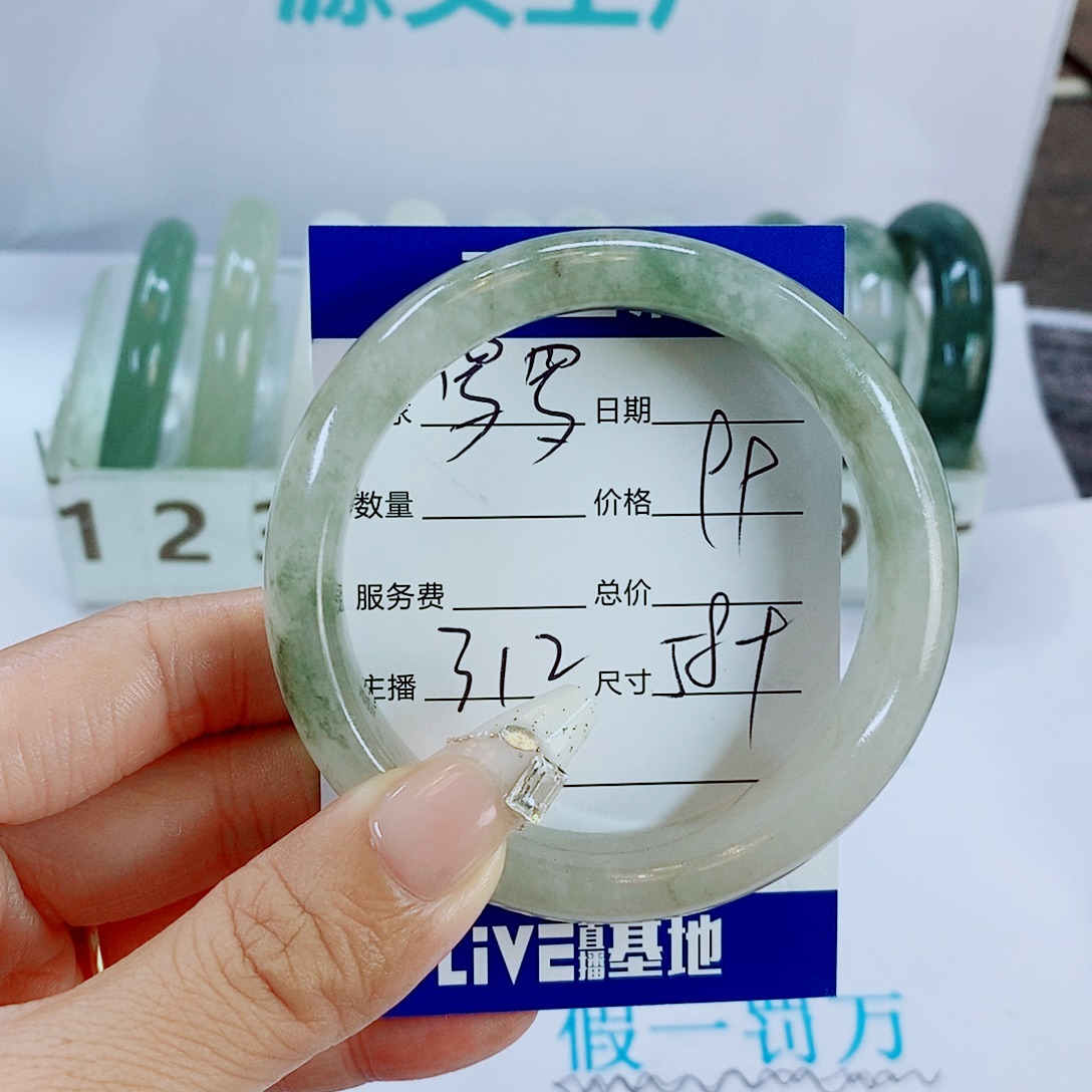 罗***锅石英质玉未镶嵌手镯312