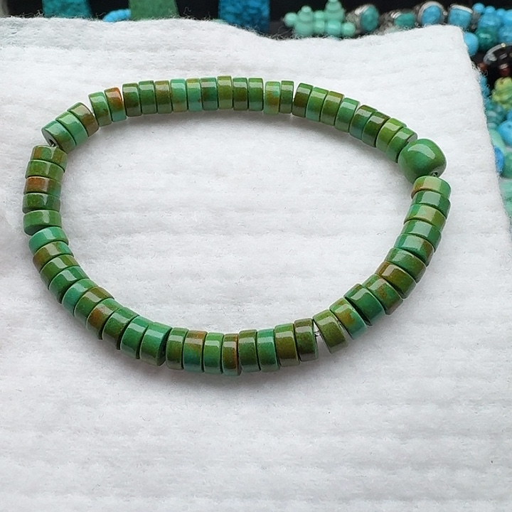 尺寸：6/3左右军绿直切隔片手串（加4个隔片）
