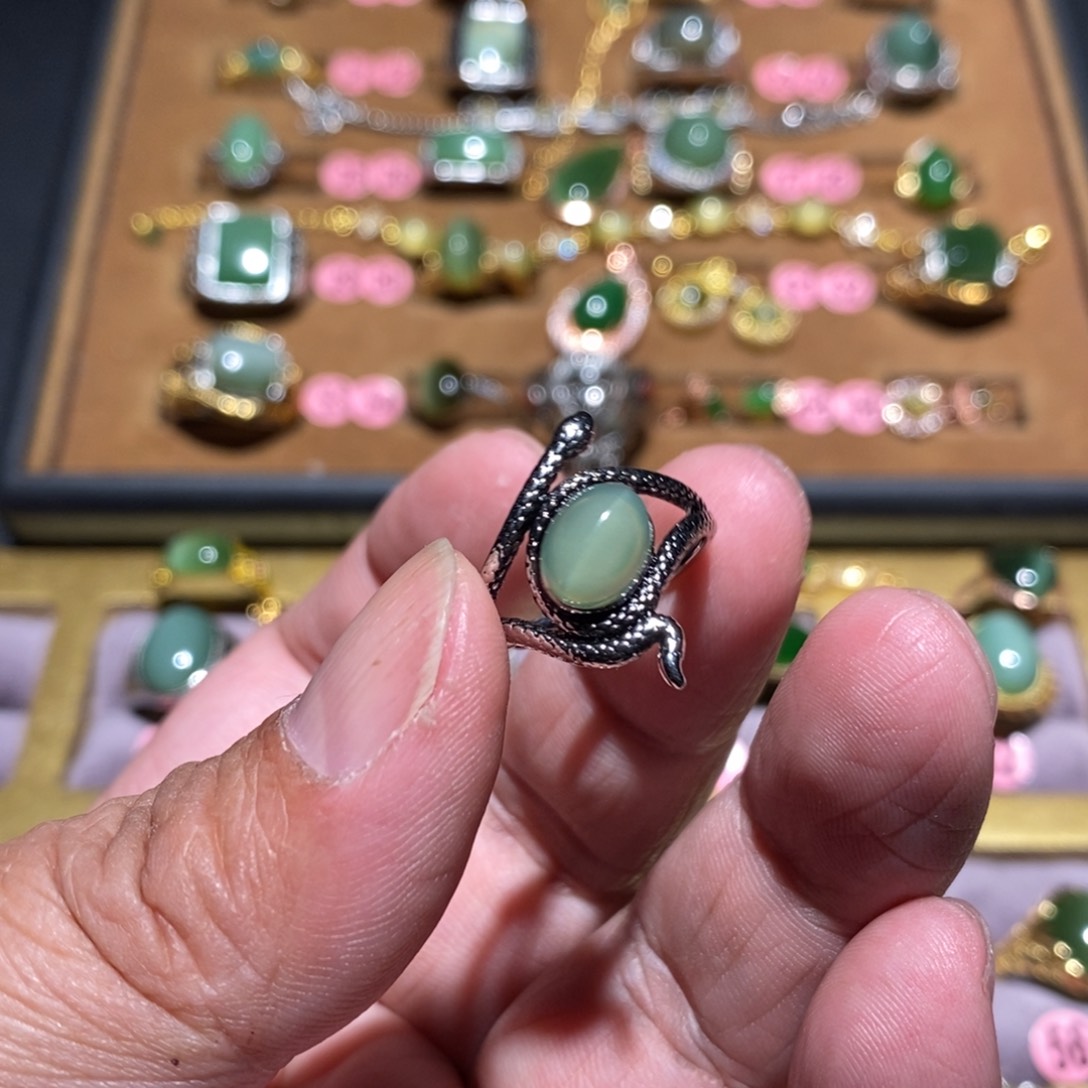 和田玉（碧玉）戒指未镶嵌