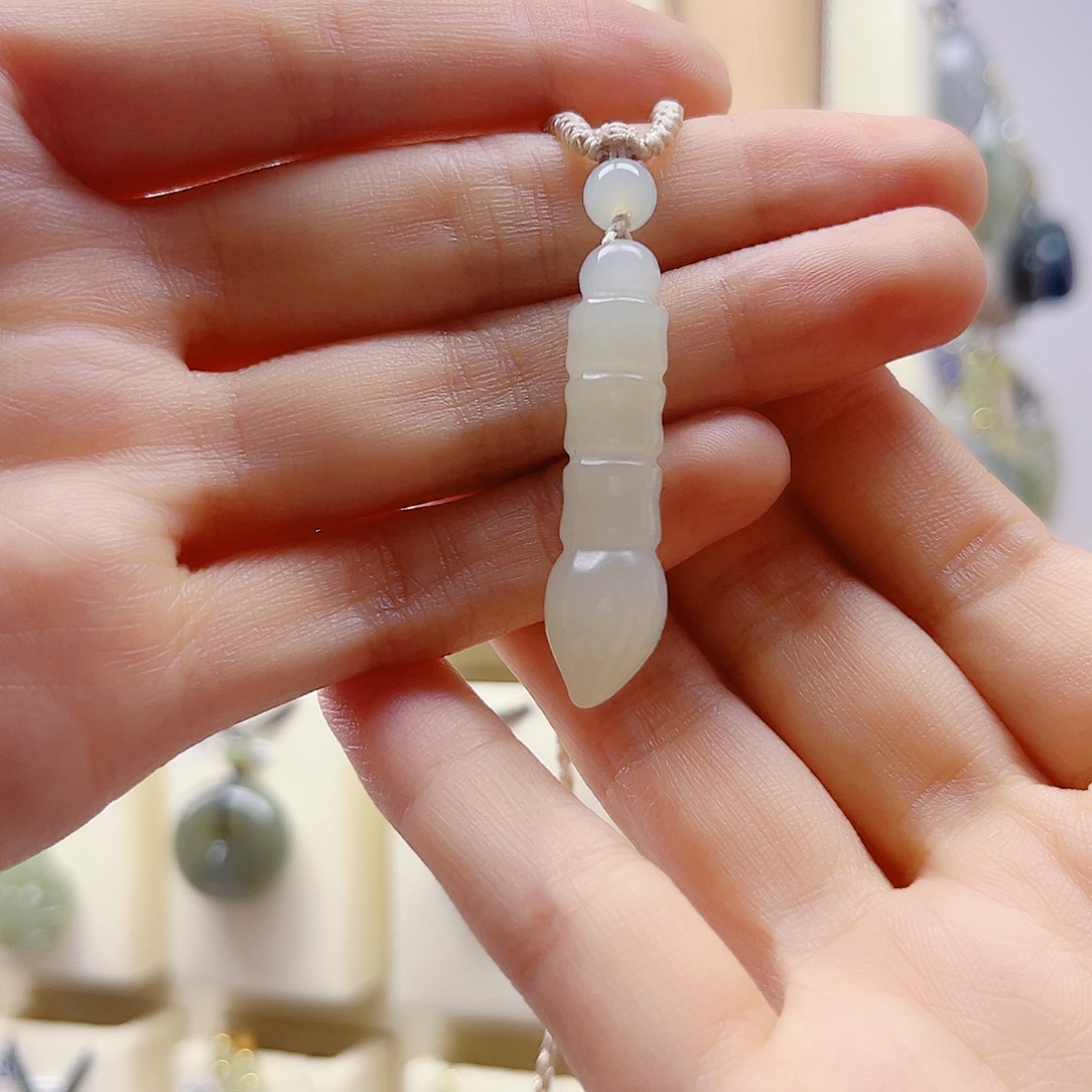 ****妈和田玉未镶嵌吊坠(赠链)