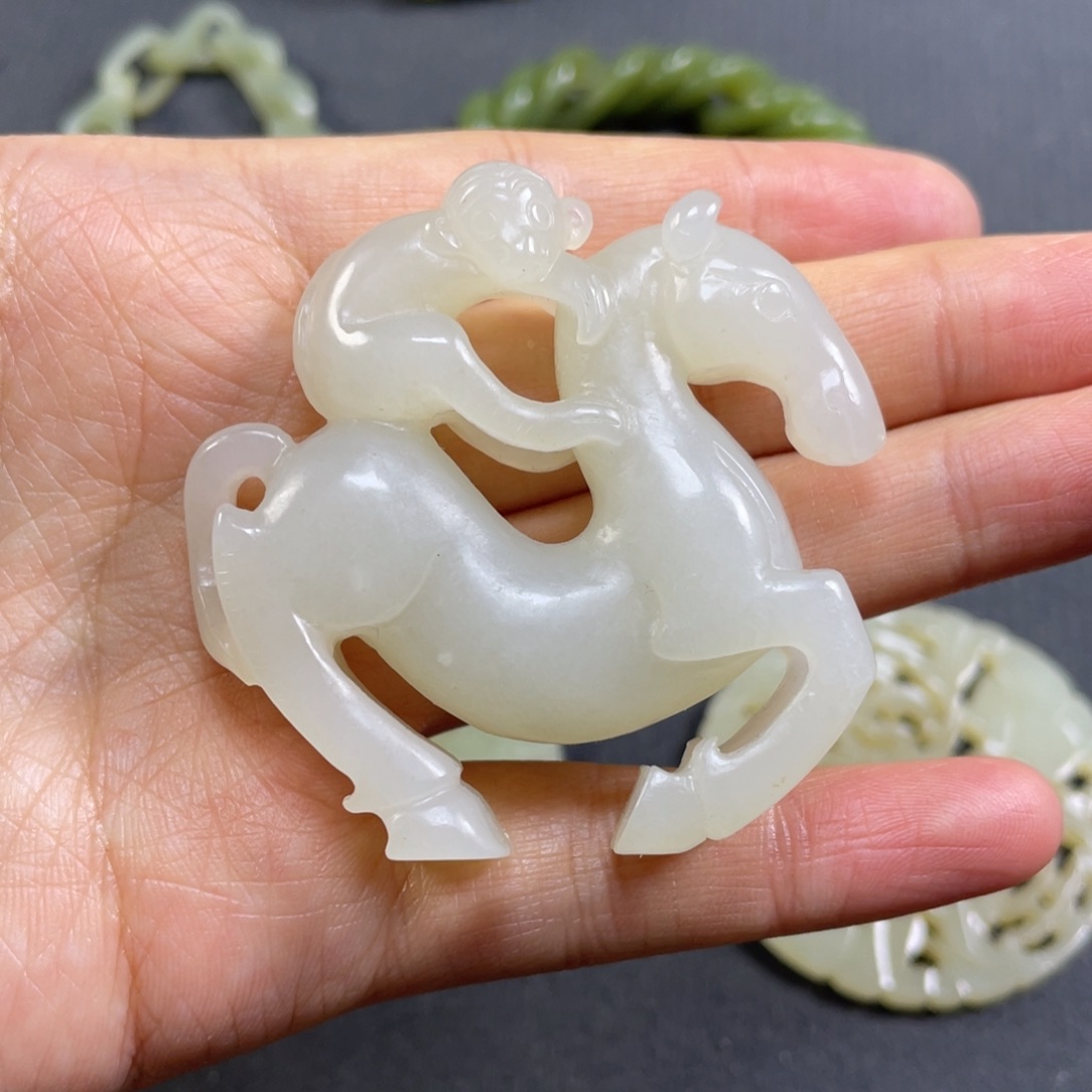 不***风和田玉未镶嵌颈饰