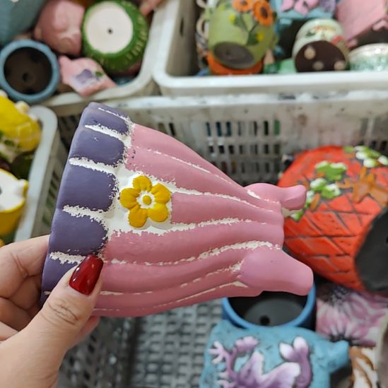 当场拍满15元发货不凑不发，花盆盆口不方不圆有针孔黑点是正常的，