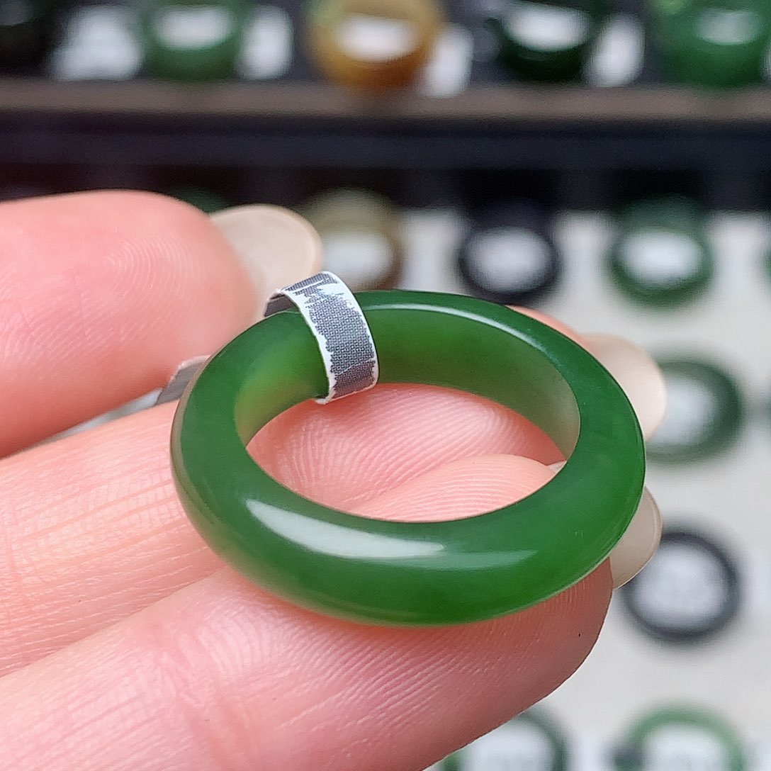 未镶嵌戒指和田玉