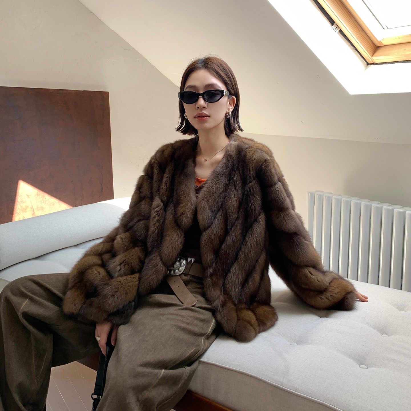 淇淇家「克罗迪曼」进口俄罗斯水貂皮草螺旋袖短款V领女冬季外套