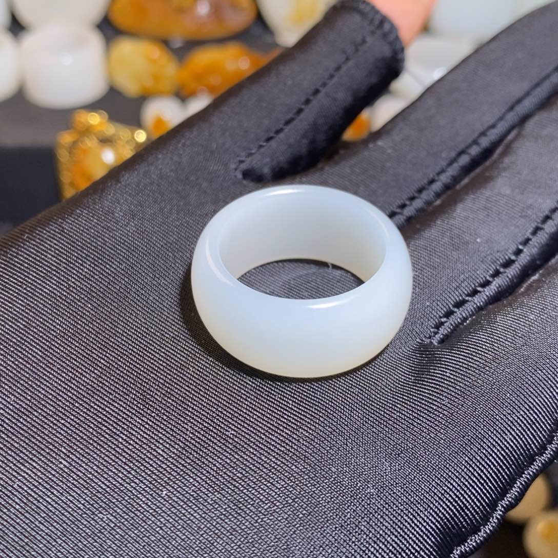 和田玉未镶嵌套链推**人