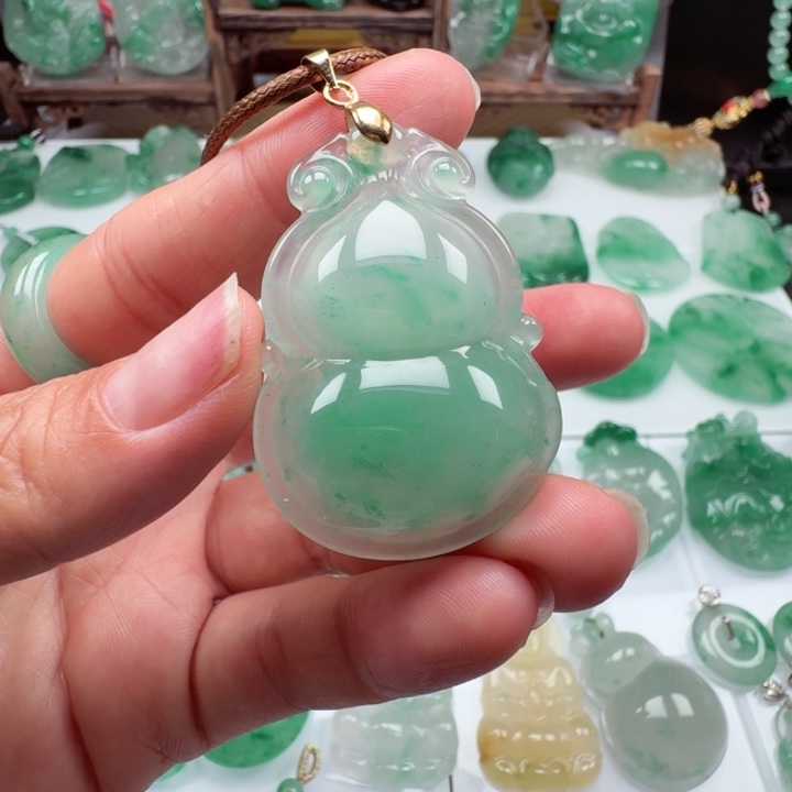 颈饰未镶嵌石英质玉