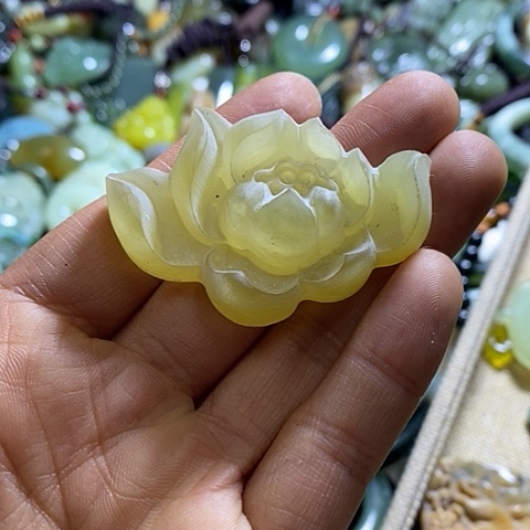 岫玉颈饰未镶嵌一个