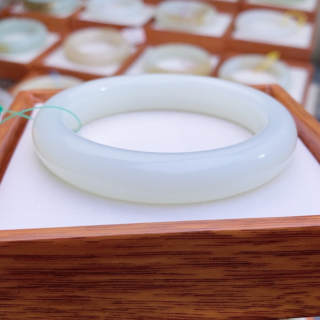 和田玉手镯未镶嵌56.5