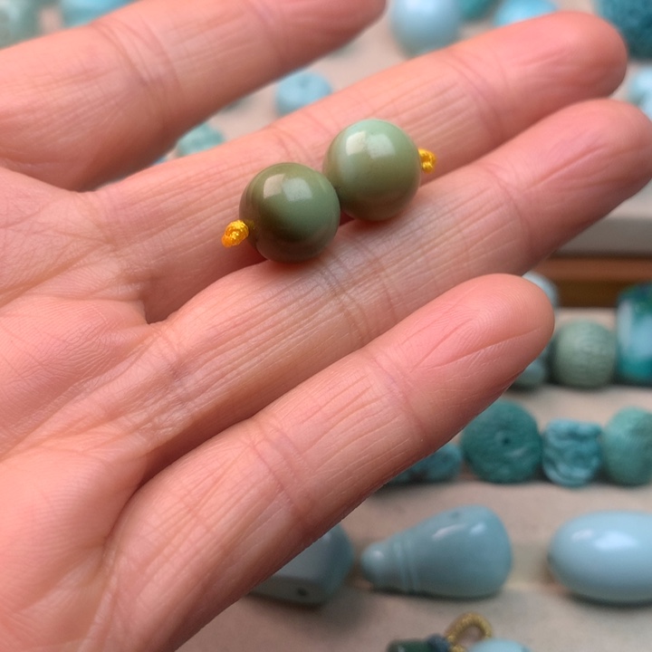 绿松石未镶嵌颈饰