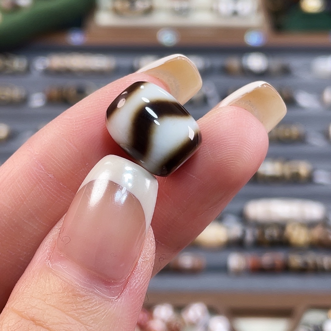 伴***星玛瑙/玉髓未镶嵌珠宝半成品