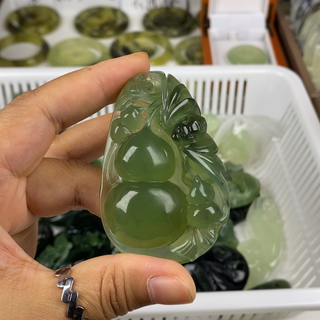 未镶嵌蛇纹石玉颈饰
