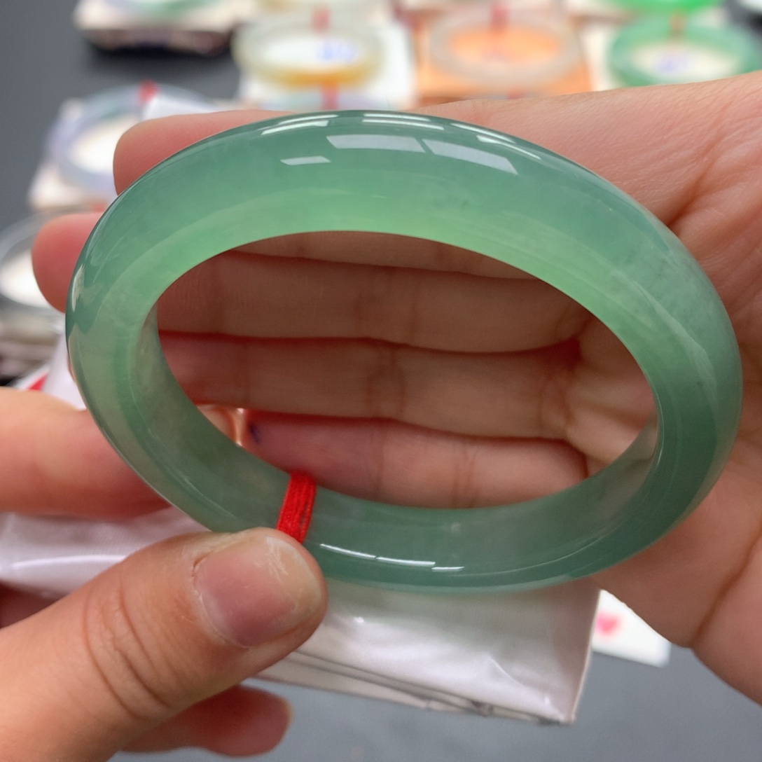 翡翠未镶嵌手镯18号52.4正泥鳅背宝石绿强推强推