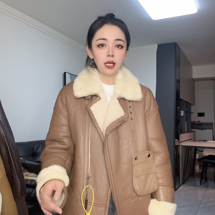 绵羊皮美丽奴皮毛一体配水貂L125，XL135斤左右拍下备注尺码