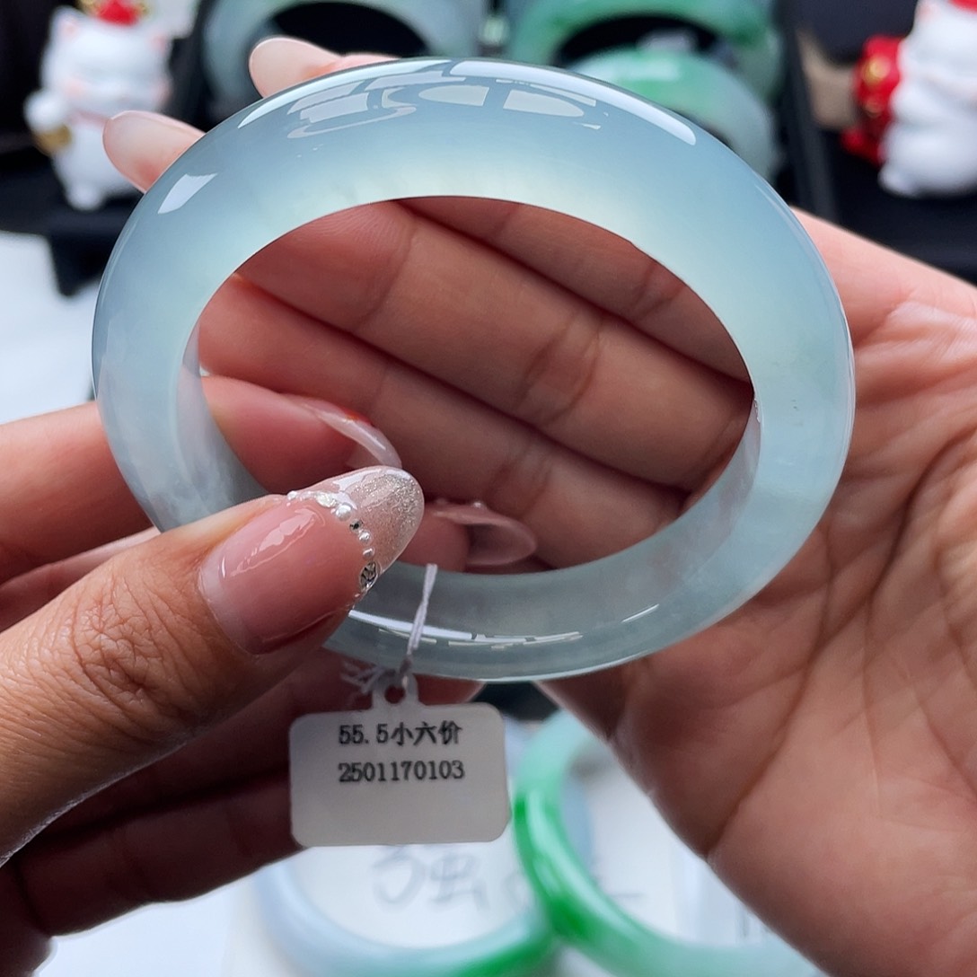 翡翠手镯未镶嵌55-56圈