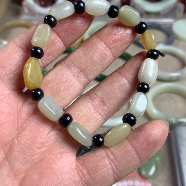 和田玉（糖玉）未镶嵌手镯