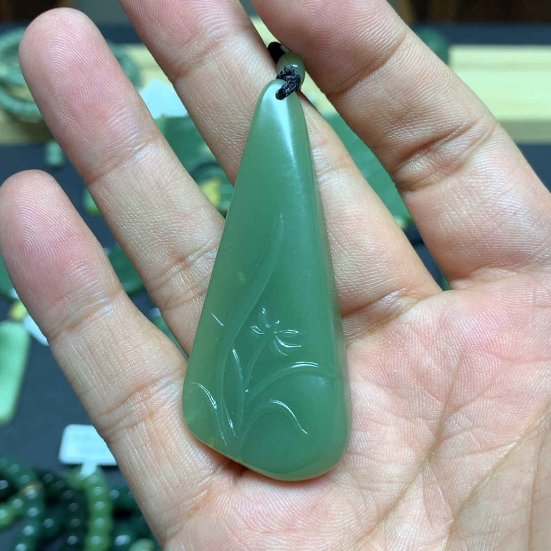 岫岩河磨玉（透闪石质玉）颈饰未镶嵌