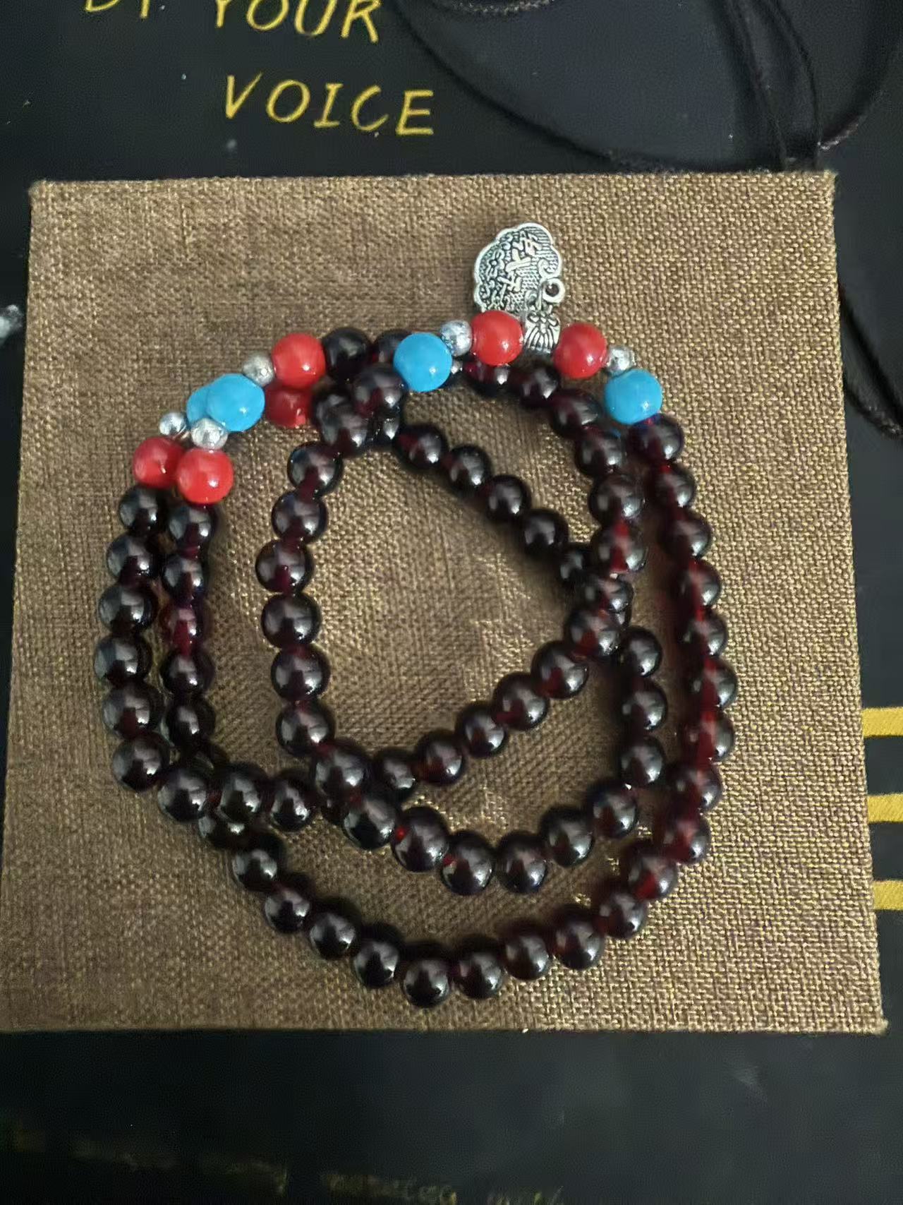 石榴石手链盘手两三圈