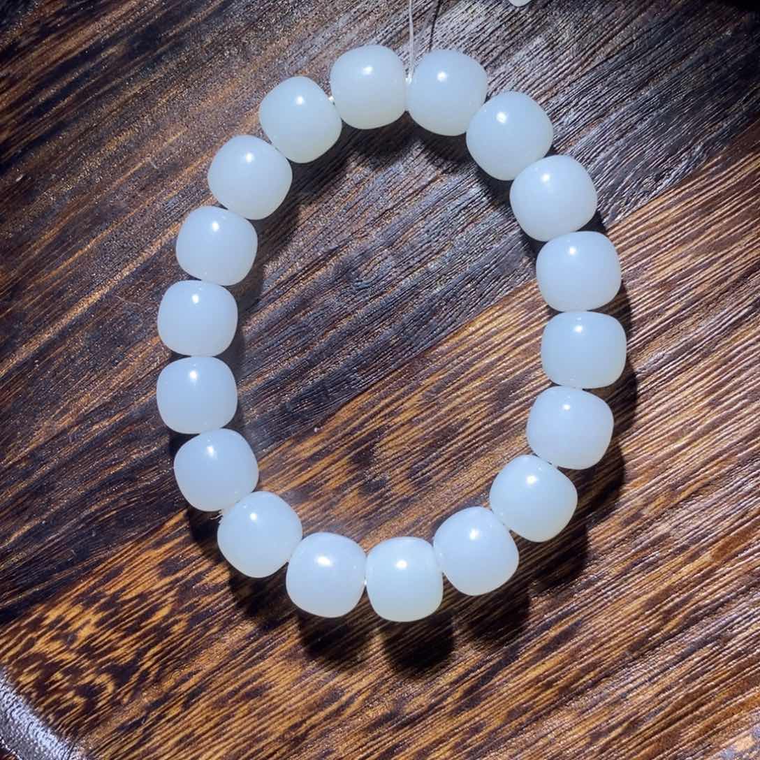 和田玉手串未镶嵌碧****?卡13老型