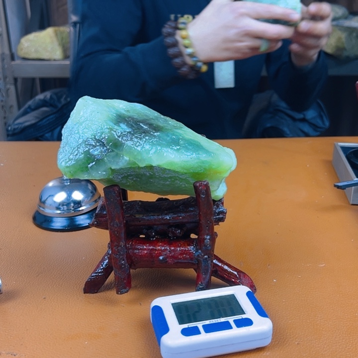 蛇纹石玉原石未镶嵌自**路9