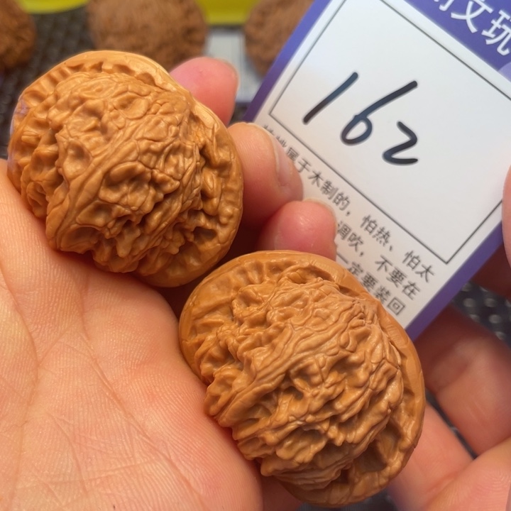 桃核把件44狮子162。。。。。。。。