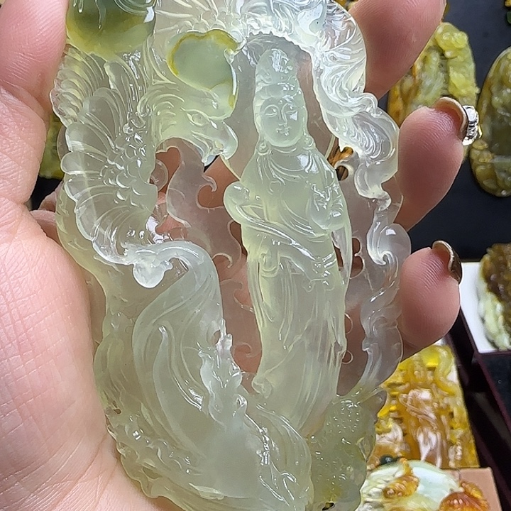 蛇纹石玉未镶嵌颈饰