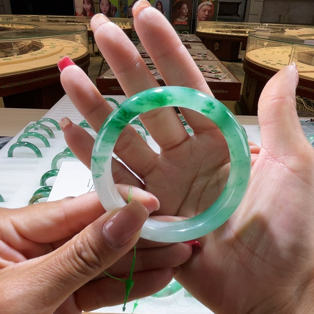 石英质玉颈饰未镶嵌一个