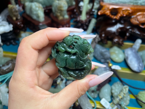 和田玉马上封侯吊坠