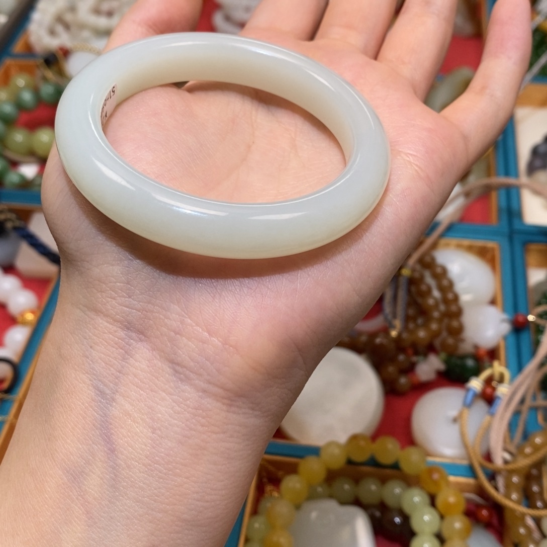 和田玉未镶嵌手镯