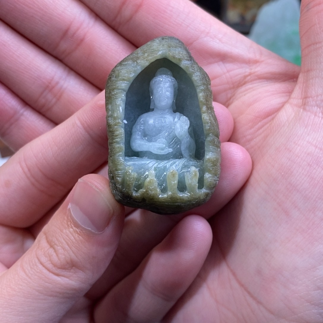 翡翠颈饰未镶嵌大日如来