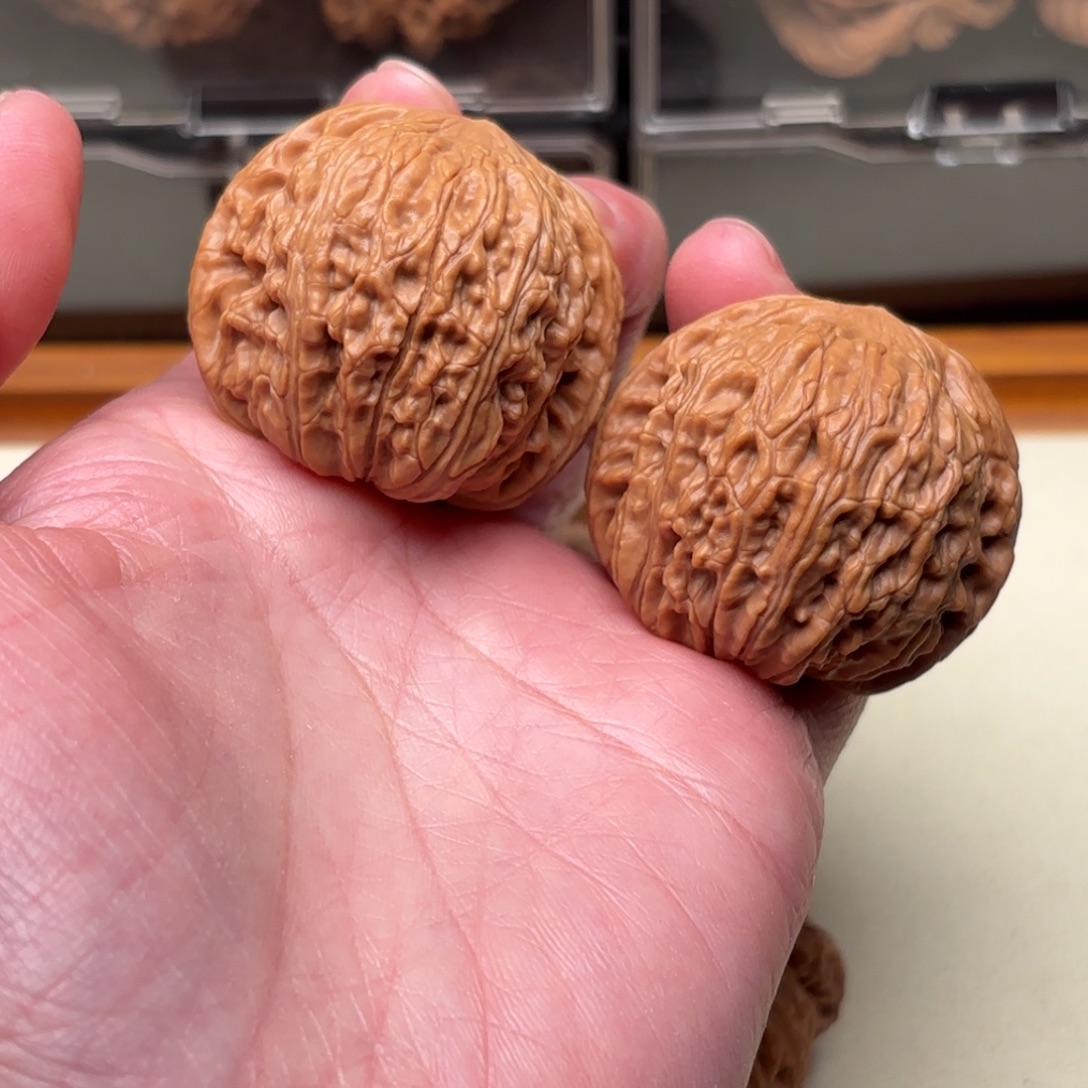 文玩核桃把件绣球