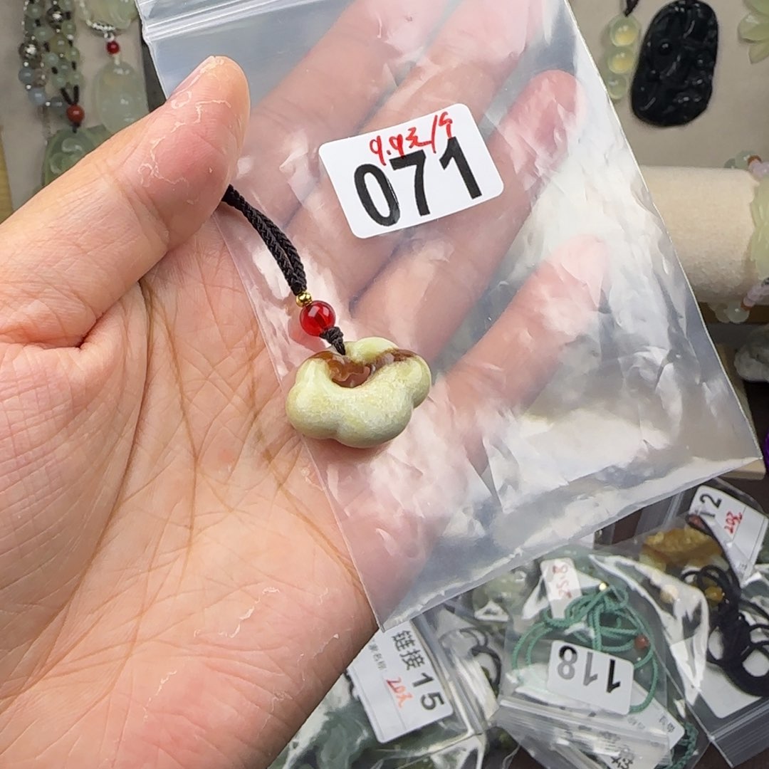 蛇纹石玉饰品未镶嵌