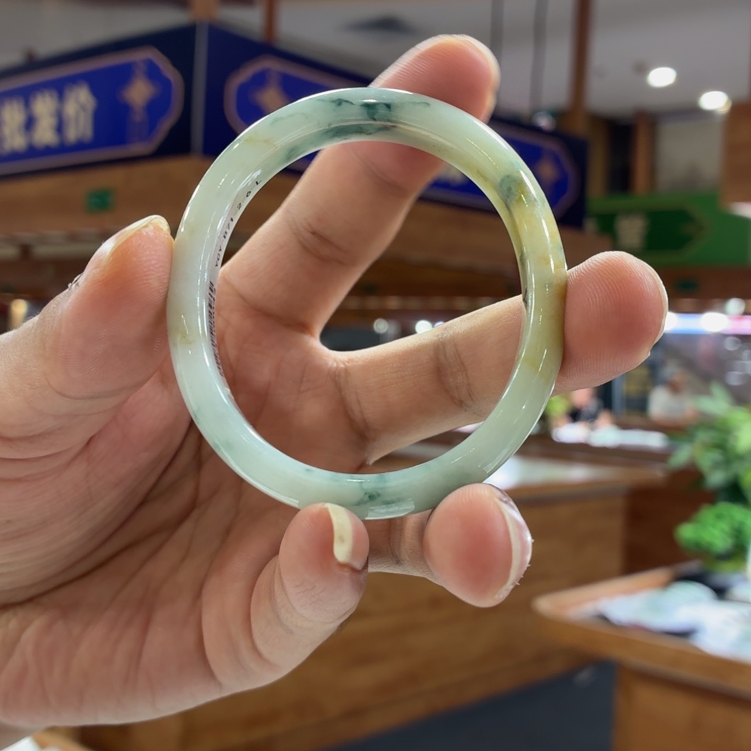 翡翠手镯未镶嵌手镯