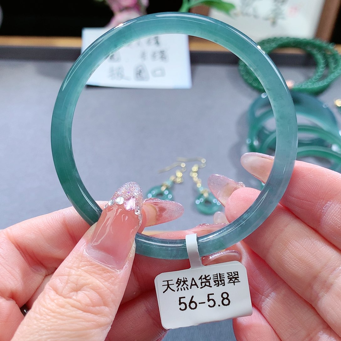 翡翠手镯（圆镯）未镶嵌
