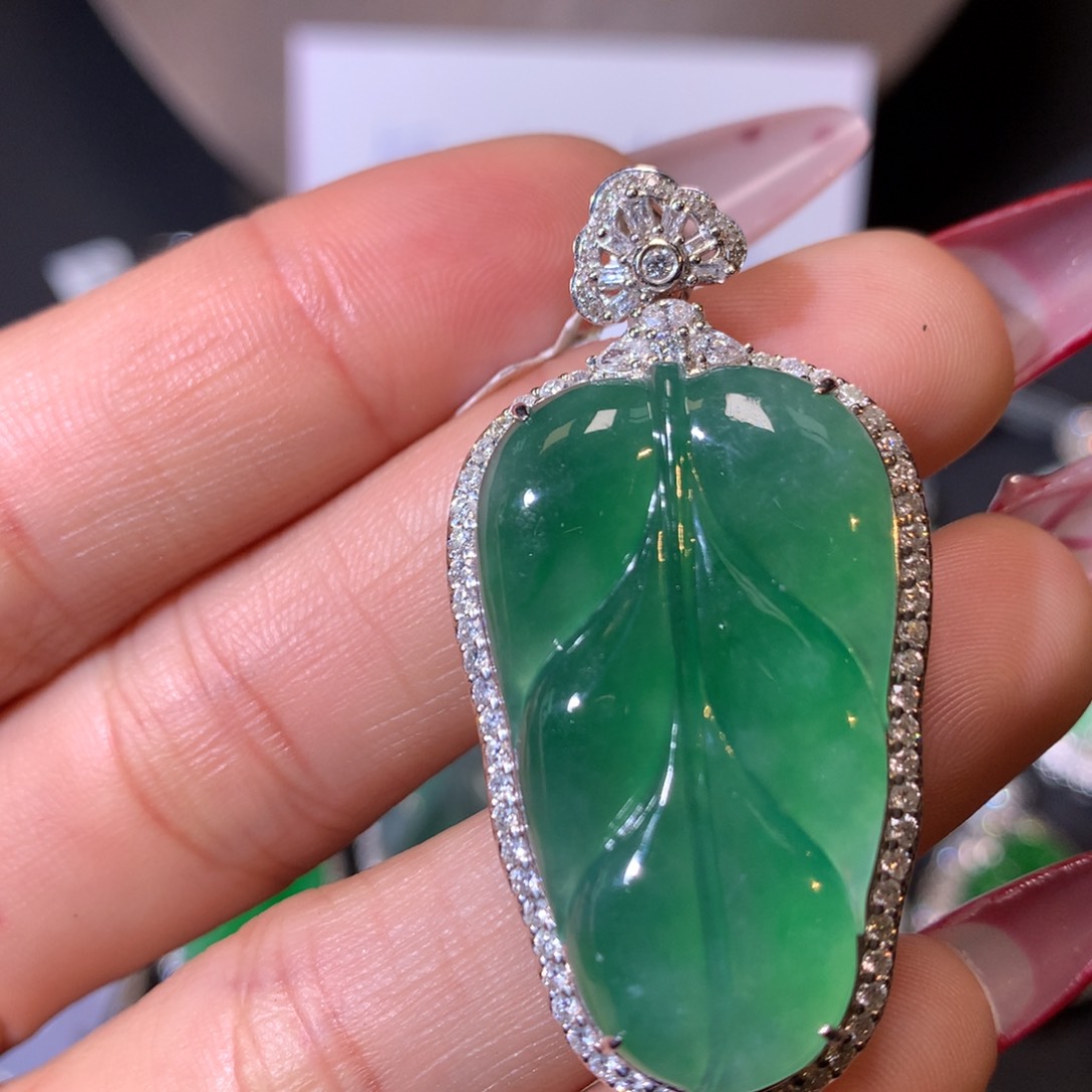 翡翠吊坠(不含链)18K金镶嵌