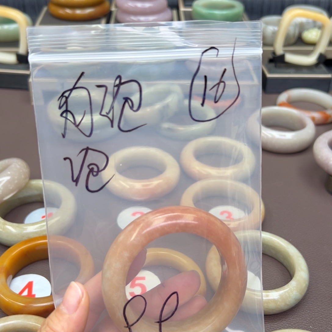 石英质玉手镯合金?**泡