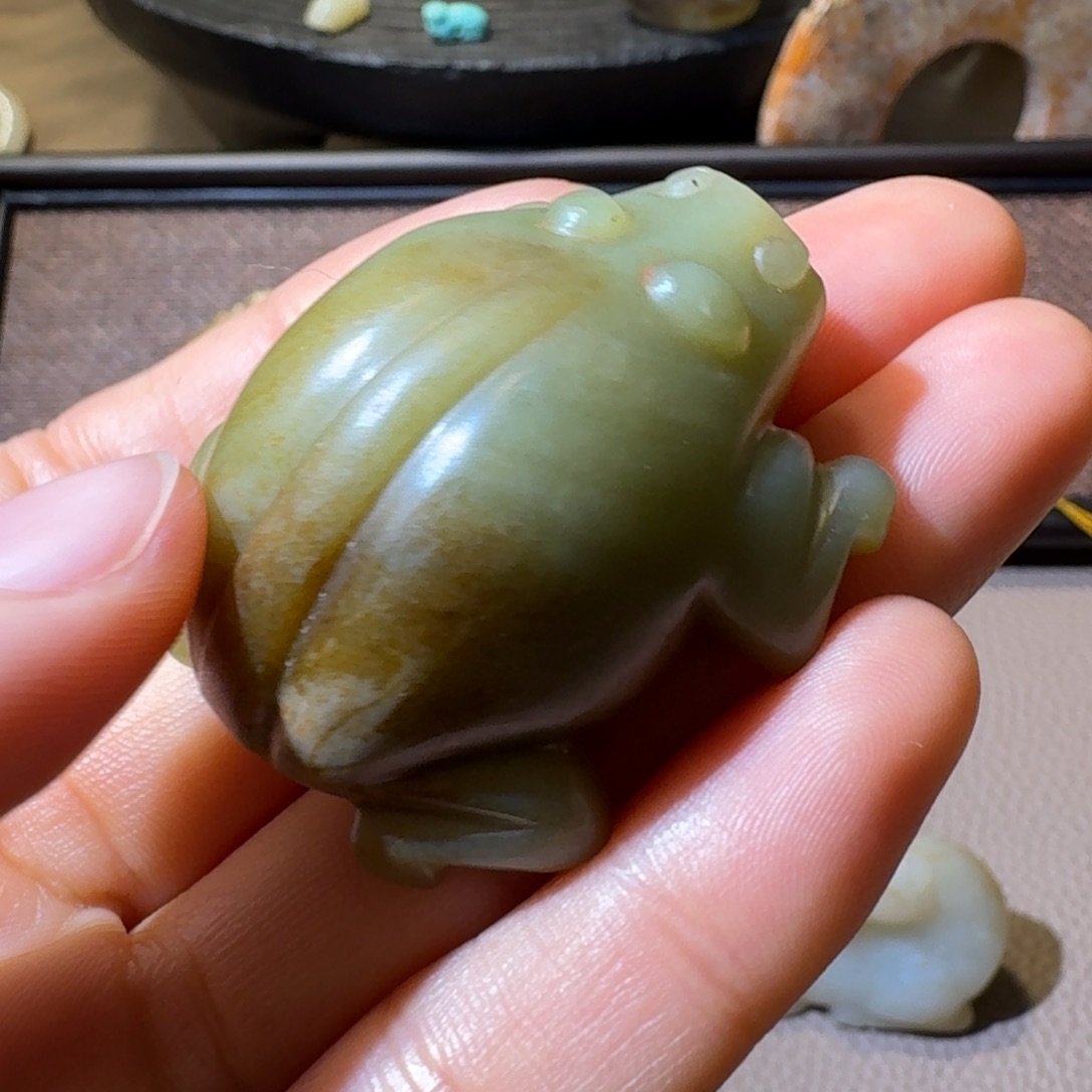 和田玉挂件未镶嵌大*?