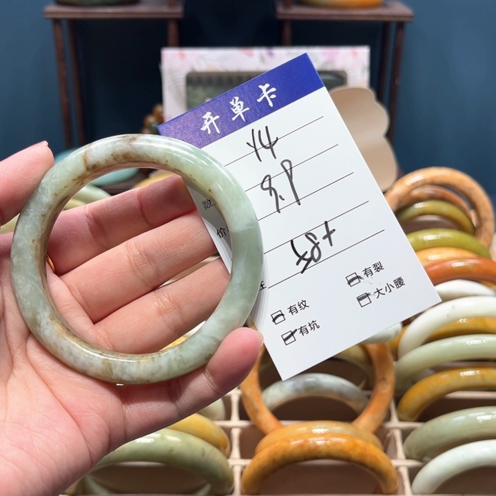 蛇纹石玉手镯未镶嵌相***缘