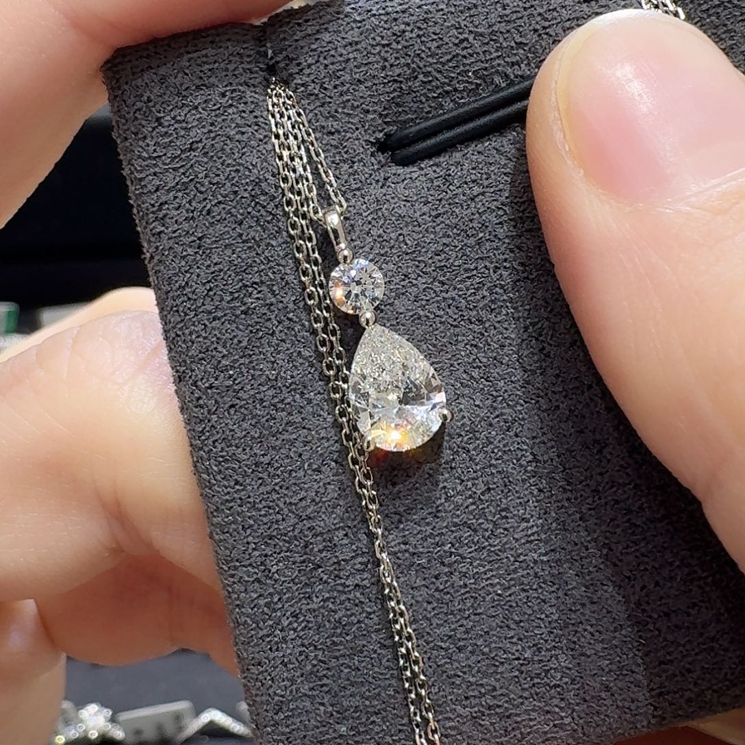 颈饰18K金镶嵌实验室培育钻石晴天娃娃n137