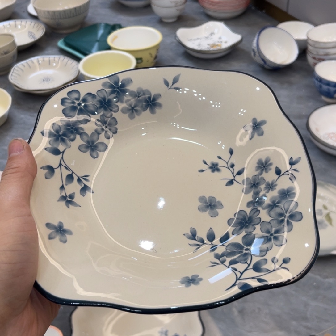 陶瓷微瑕餐具介意勿拍，满18飞！