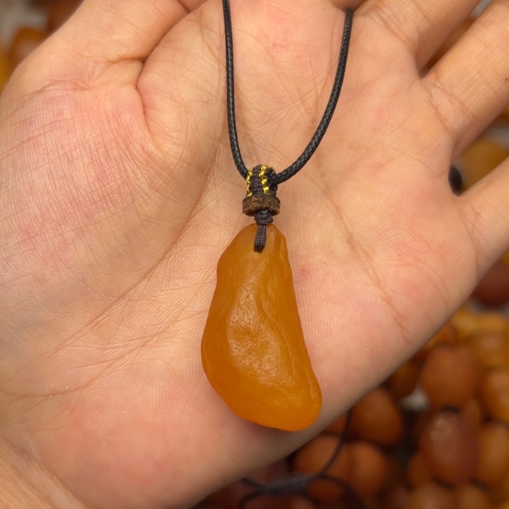 琥珀未镶嵌颈饰天然蜜蜡