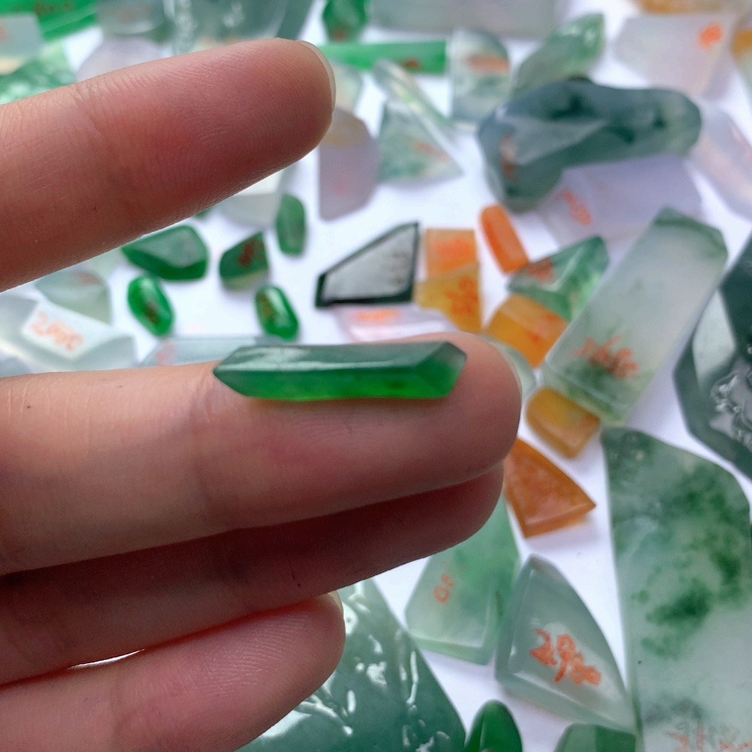 定制翡翠未镶嵌缅甸翡翠原石