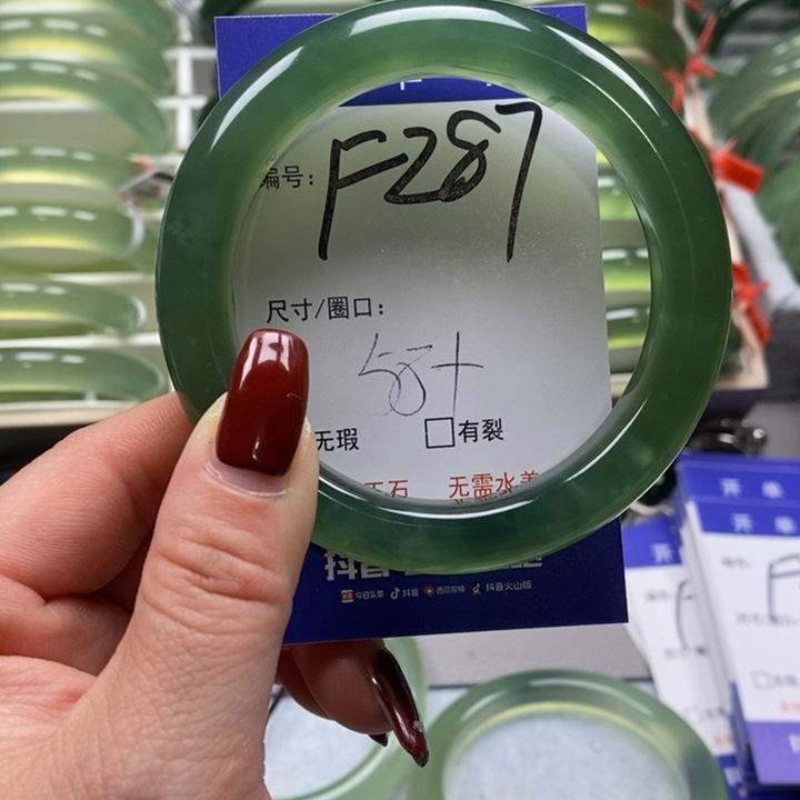 蛇纹石玉手镯未镶嵌兔*毛