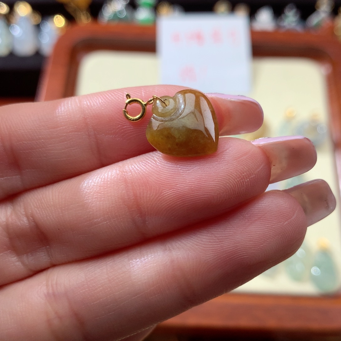 翡翠颈饰18K金镶嵌翡翠